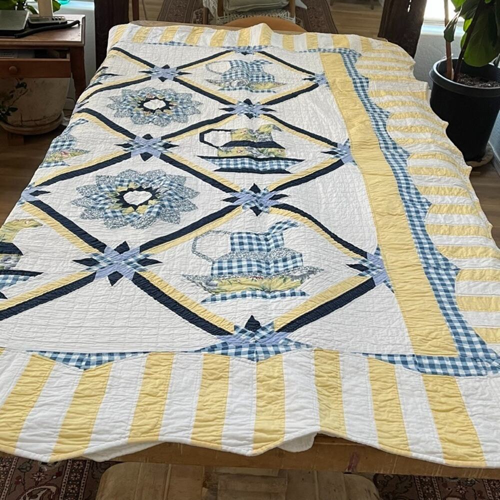 Vintage Cotton Size Quilt Gingham Pitchers & Floral Patchwork 100x90"